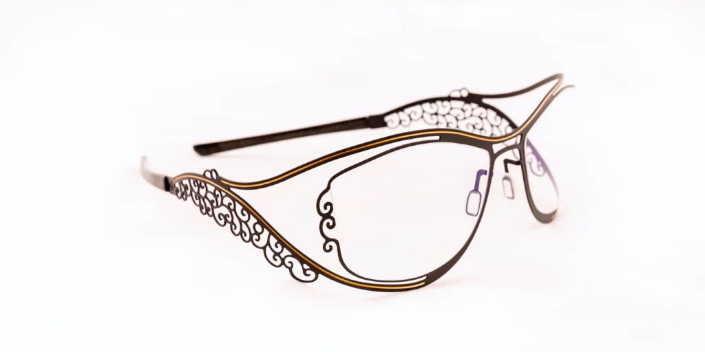 monture originale femme Evangeline 868 noir liseré or