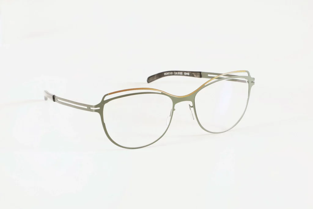 Lunette femme createur francais Mono 42 6152 vert liseré or